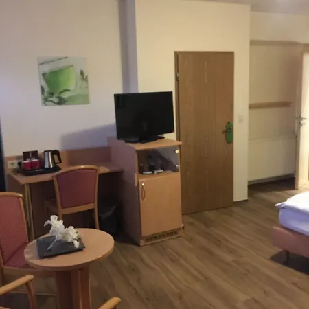 Отель Am Kurpark-garni Бад-Лаутерберг