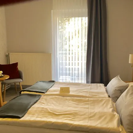 Отель Am Kurpark-garni 3*