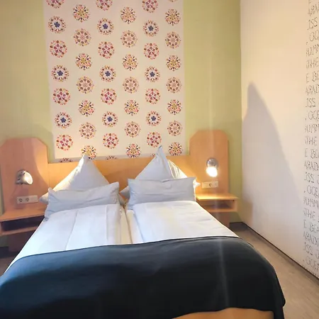호텔 Am Kurpark- Sauna Kostenfrei Inklusive 3*