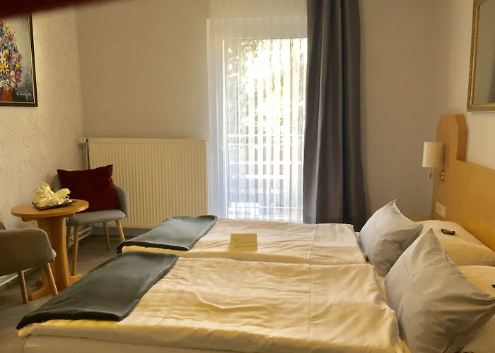 ホテル Am Kurpark- Sauna Kostenfrei Inklusive 3*