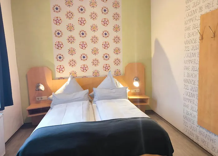 ホテル Am Kurpark- Sauna Kostenfrei Inklusive 3*